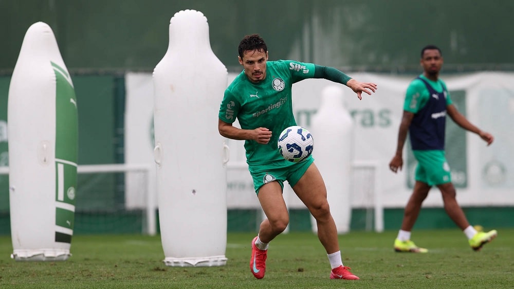 Palmeiras no Mundial: Raphael Veiga é a Arma Secreta para a Glória!
