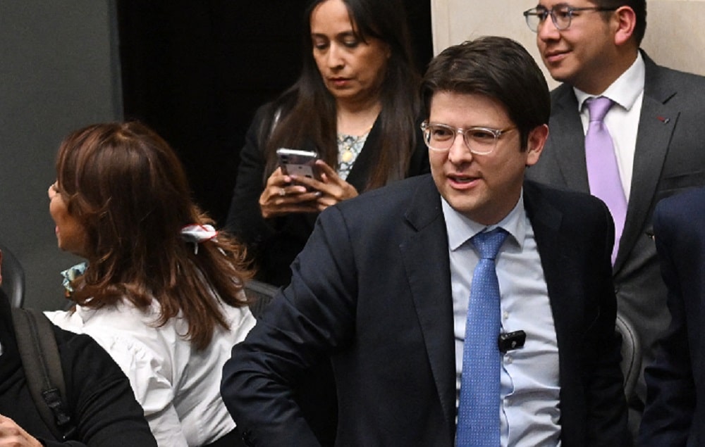 Pré-Candidato à Presidência Baleado: Cirurgia de Emergência em Estado Crítico!