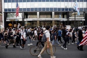 Protestos Explosivos Contra Deportações de Trump: Los Angeles em Chamas de Tensão!