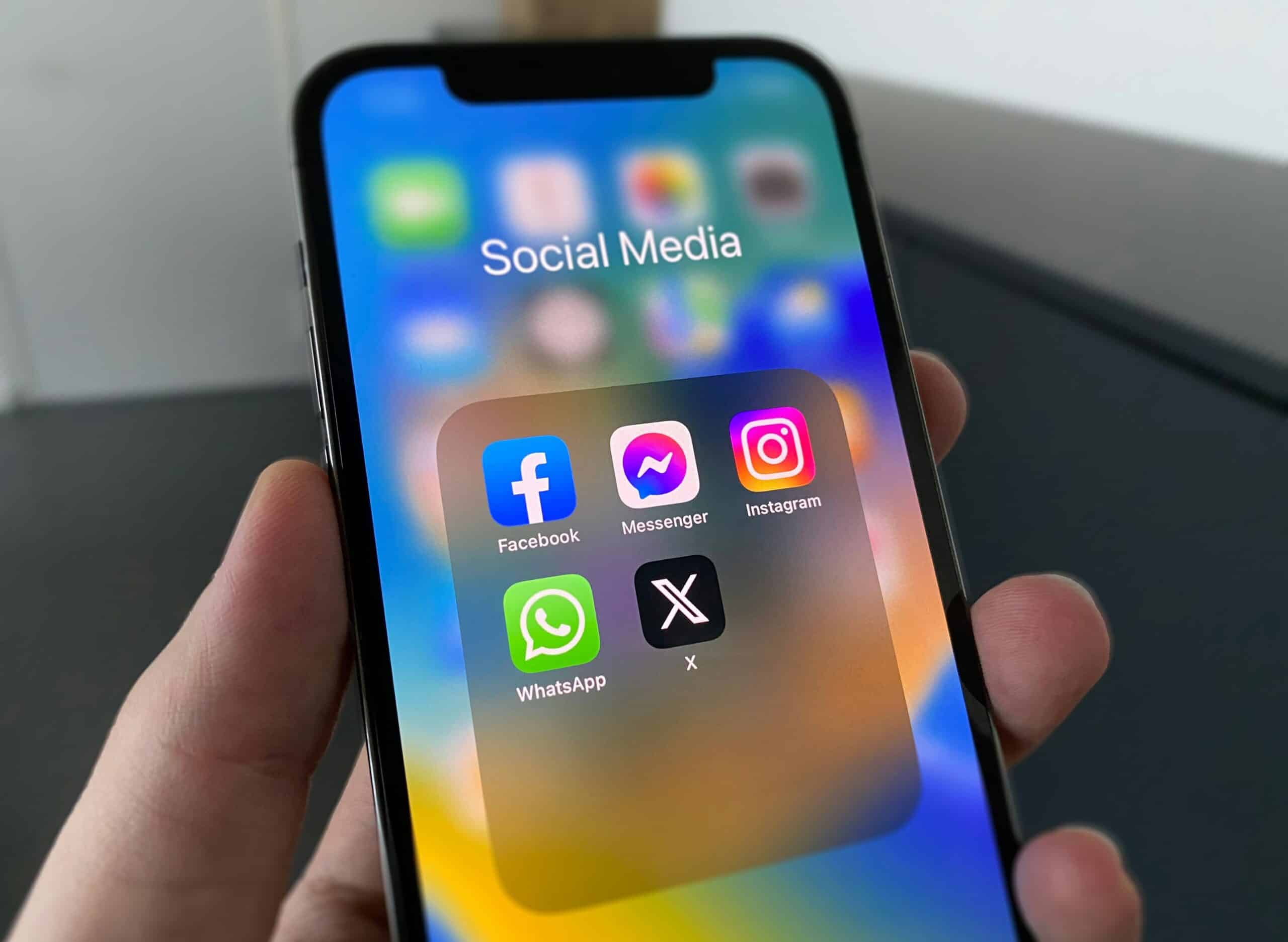 Redes Sociais na Mira: Especialistas Revelam Falhas Chocantes na Responsabilização!