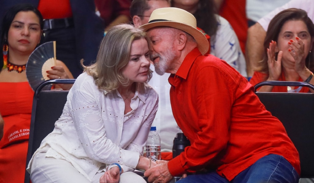 Reunião Secreta e Tensa: Gleisi Hoffmann em Contato com Motta e Alcolumbre antes de Decisão Bombástica sobre Ajuste Fiscal!