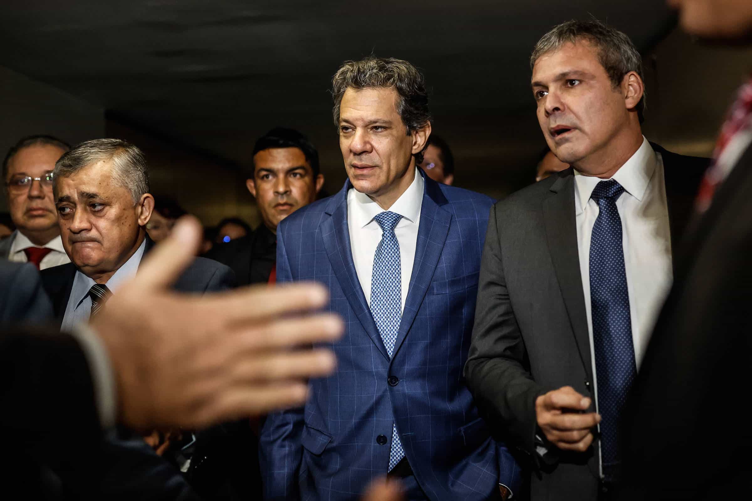 Revolução Fiscal: Medidas Choquem Mudam Tudo na Política de Impostos!