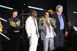 Surpresa Explosiva: Liniker e Zeca Pagodinho Dominam o Prêmio da Música Brasileira 2025!