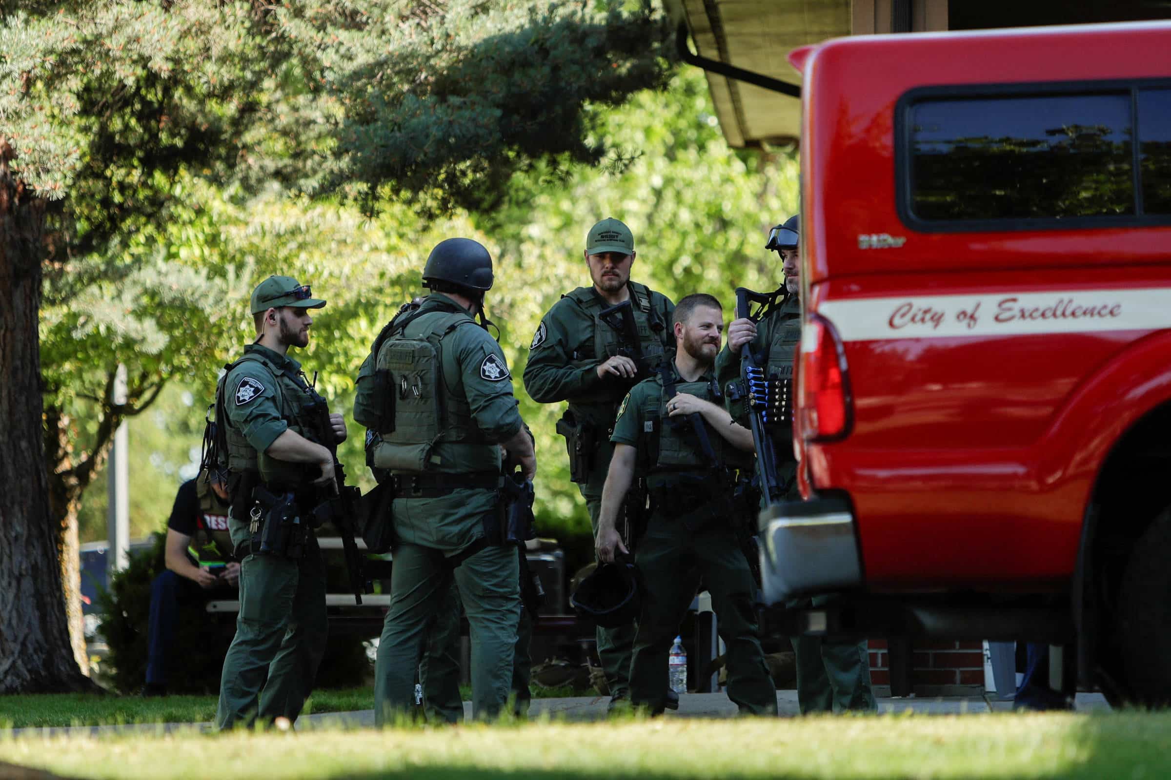 TRAGÉDIA EM IDAHO: TIROTEIO FATAL CEIFA DUAS VIDAS DE HERÓIS BOMBEIROS!