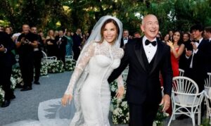 Taças e Promessas: Jeff Bezos e Lauren Sánchez Dão o 'Sim' em Casamento Luxuoso em Veneza!