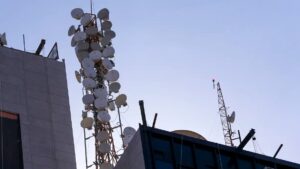 Telebras em Alerta: Poder Político Exige Mais Cargos e Promete Agitação!