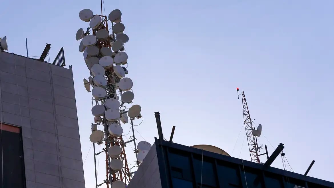 Telebras em Alerta: Poder Político Exige Mais Cargos e Promete Agitação!