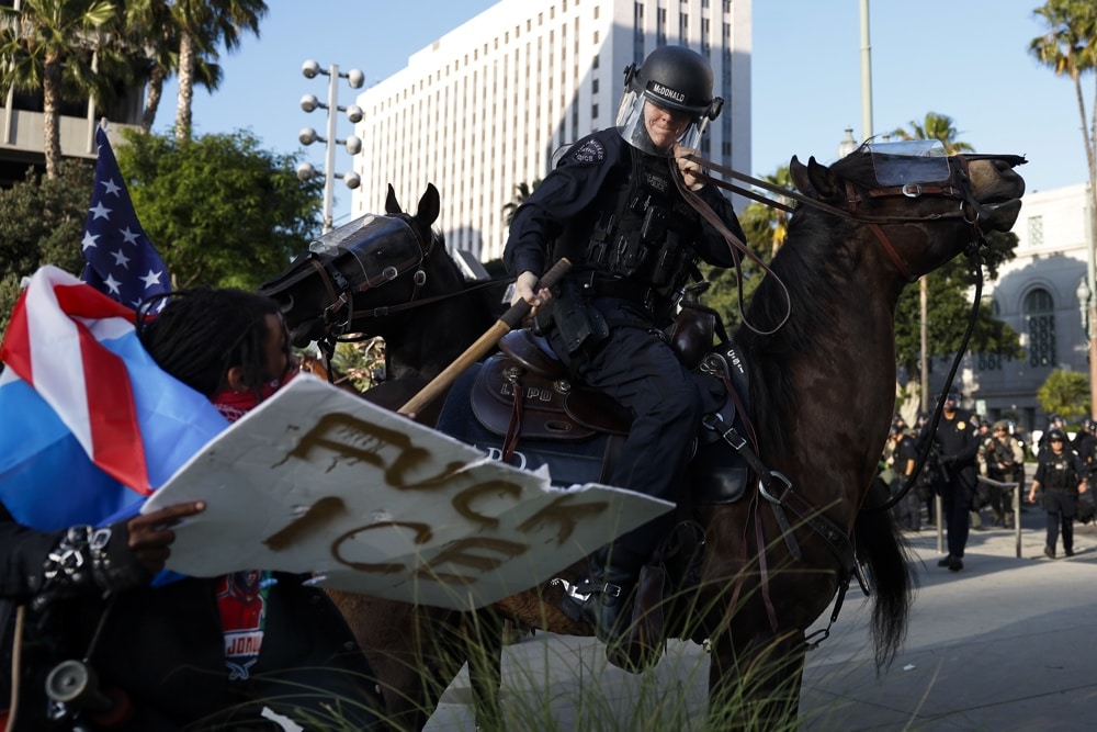 Trump Convoca Exército para Los Angeles: Califórnia se Prepara para Batalha Judicial Explosiva!