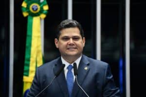 URGENTE: Davi Alcolumbre Institui Dia da Amizade Brasil-Israel e Agita Controvérsia!