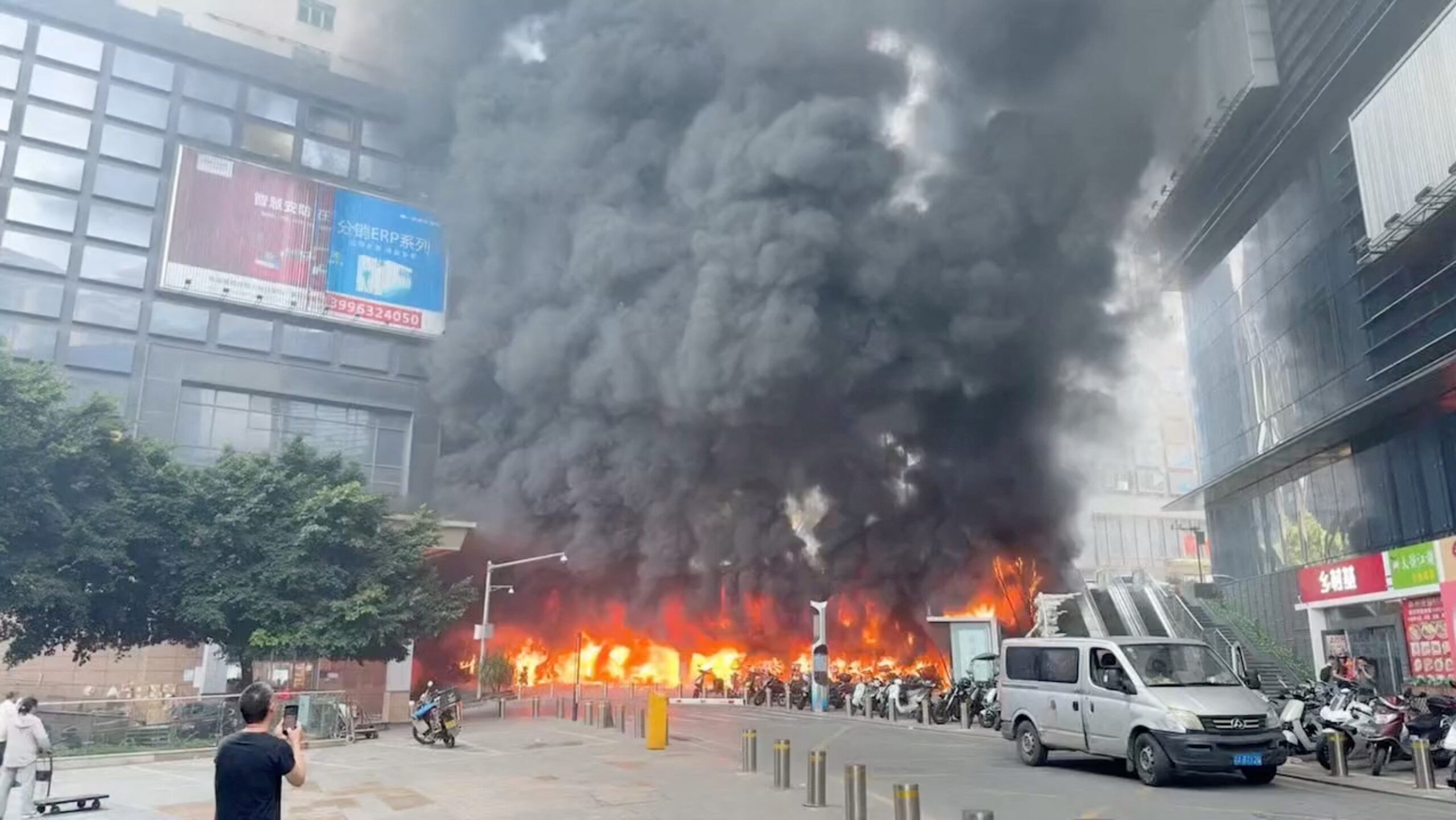 “URGENTE! Fogo no Prédio do Mossad? SENSACIONAL! Vídeo Viral é FALSO e Incêndio Está na China!”