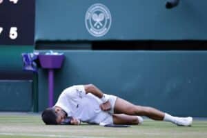 ALERTA! Djokovic CHOCA: Cancela treino e deixa fãs em PÂNICO na véspera da semi de Wimbledon!