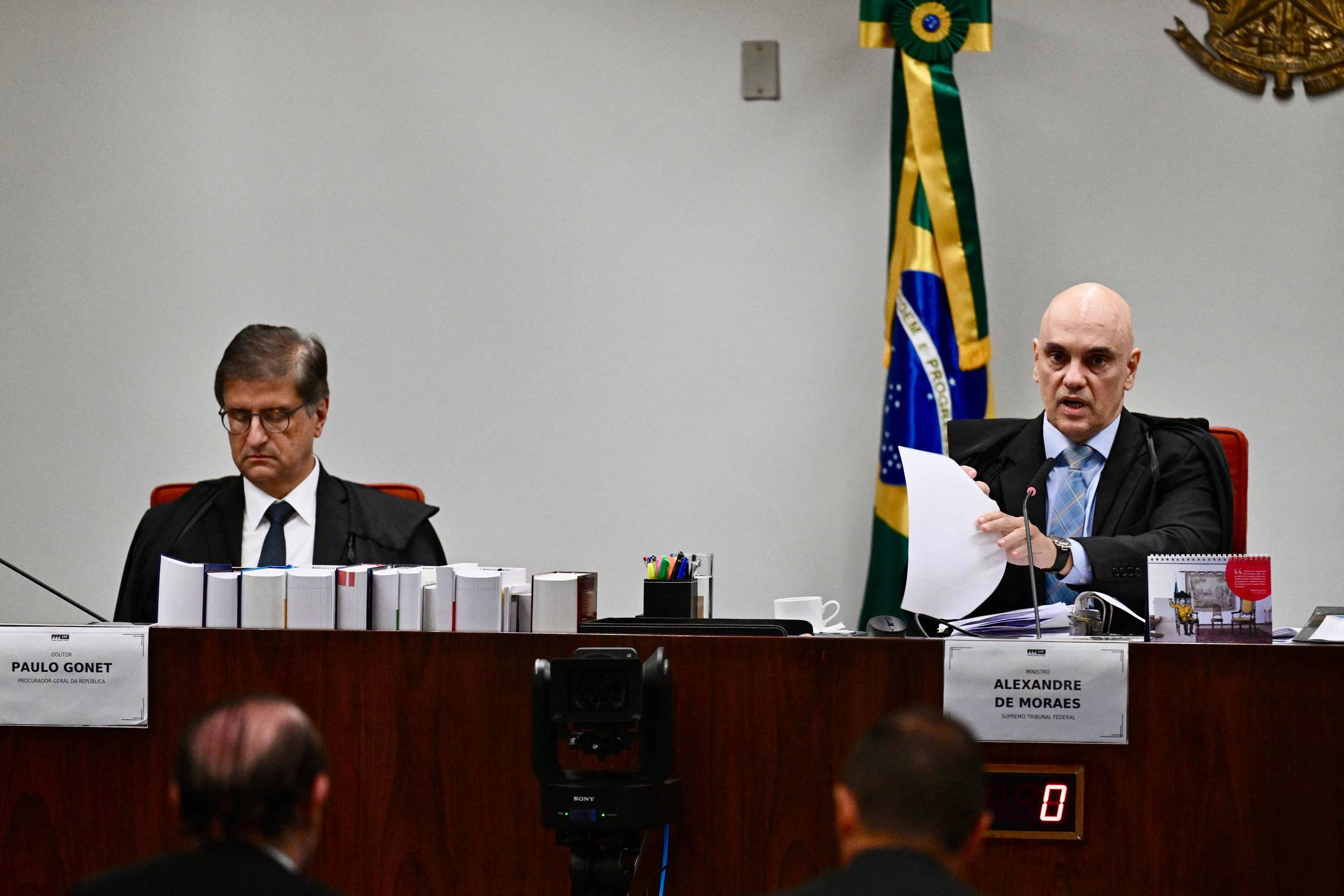 BOLSONARO E SETE ALIADOS À BEIRA DO ABISMO: PGR EXIGE CONDENAÇÃO POR GOLPE!