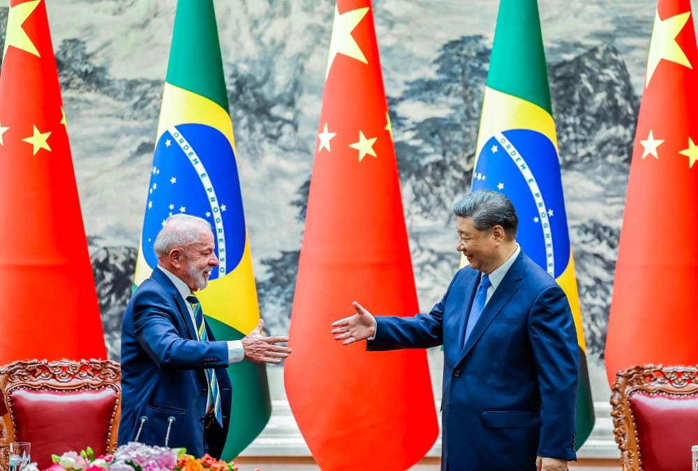 BRASIL À BEIRA DA CHINA: Crise com EUA Acelera Alinhamento Perigoso!
