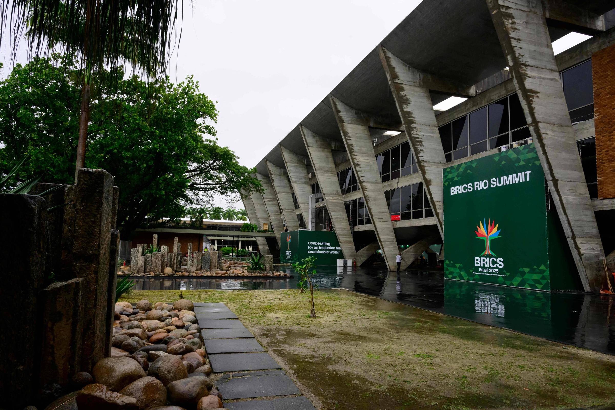 BRICS em Crise: Ambição em Queda Livre!