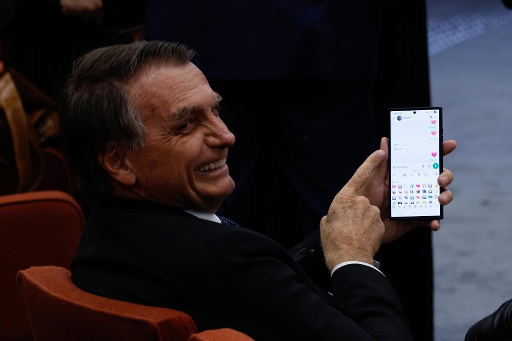 Bolsonaro Ataca Governo Atual e Exalta Trump Após Tarifaço: ‘Isso Nunca Aconteceria Comigo!’