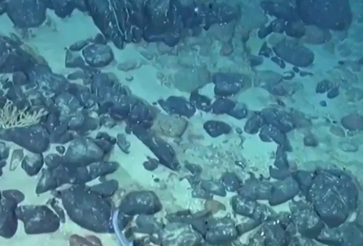 Brasil Lança Bomba: Reivindica Ilha Misteriosa Submersa no Atlântico!
