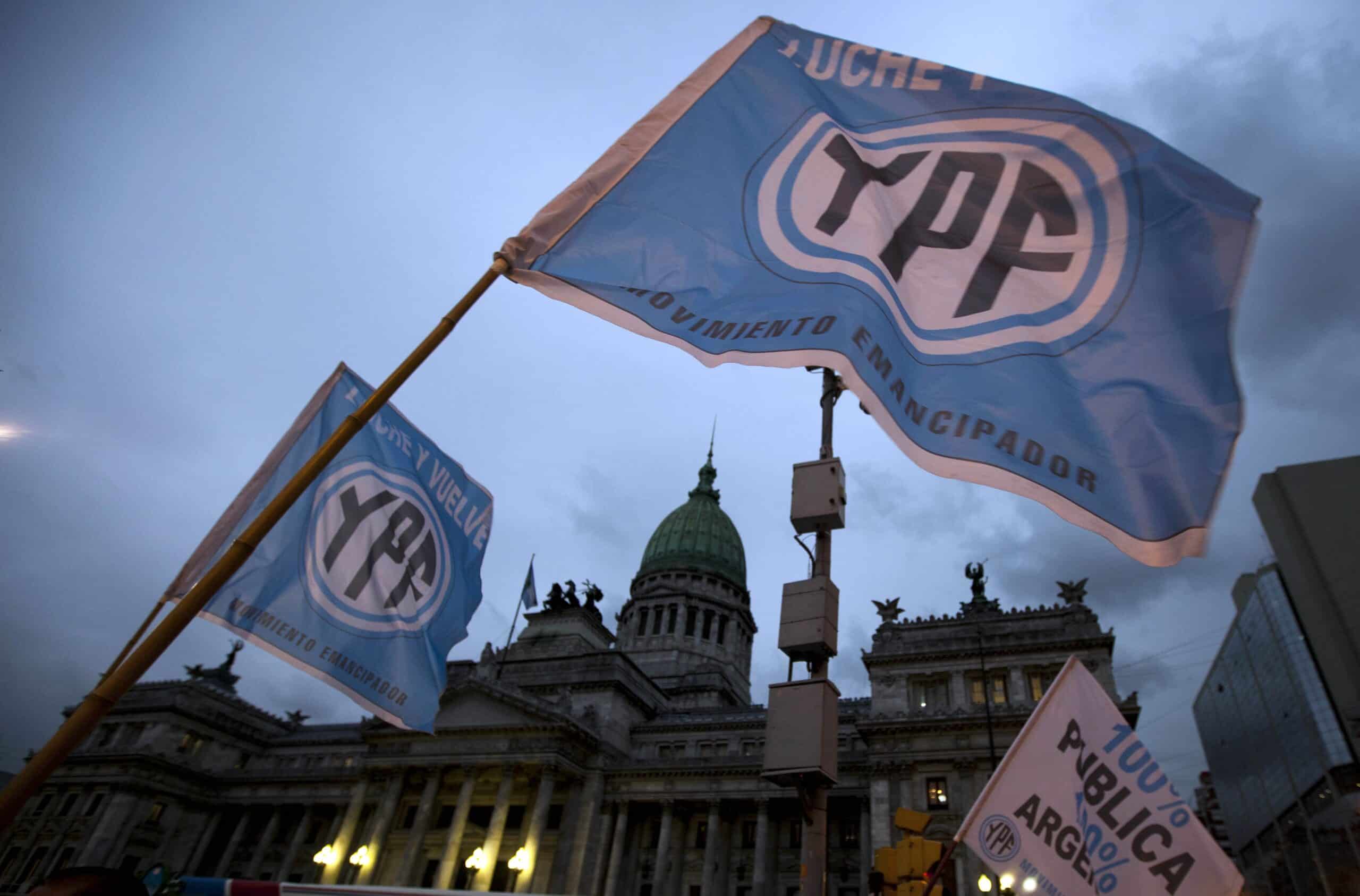 “CHOCANTE: Juíza dos EUA OBRIGA Argentina a Entregar 51% da YPF – Uma BATALHA Judicial Sem Precedentes!”