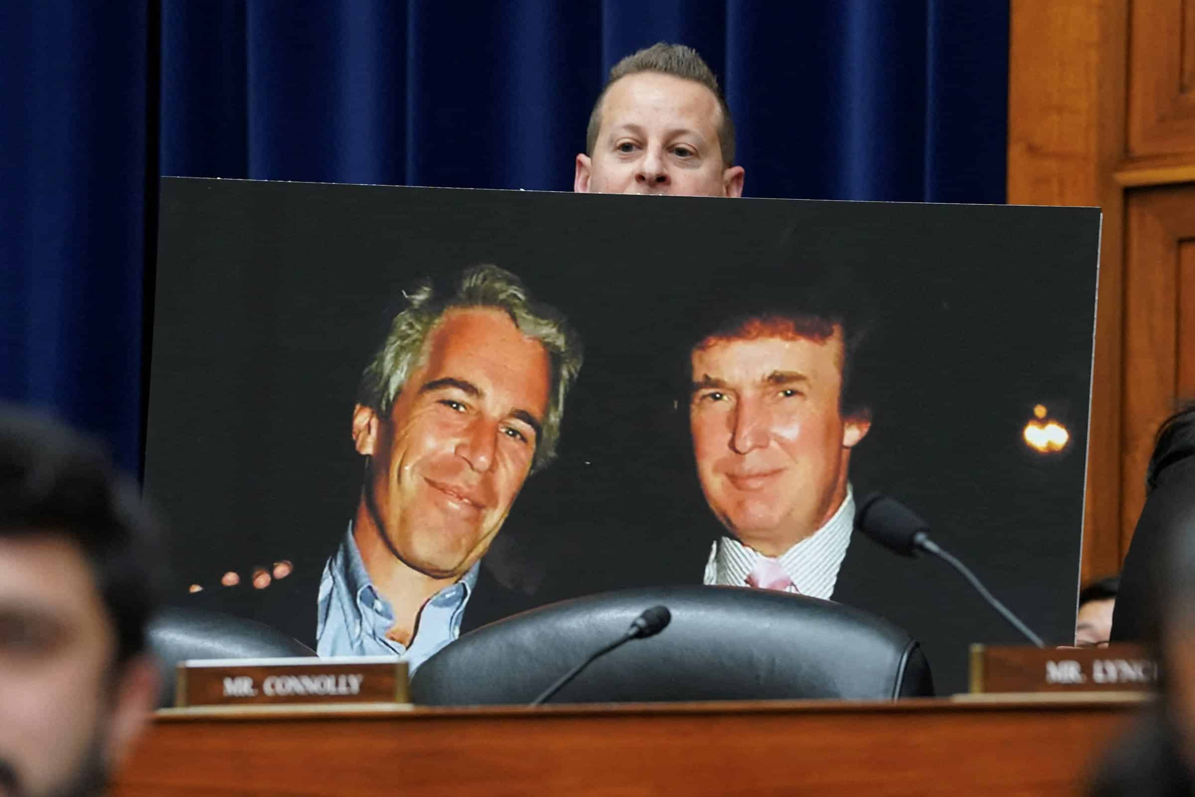 Câmara dos EUA em Férias! Votação do Caso Epstein Suspensa - O Que Eles Estão Escondendo?