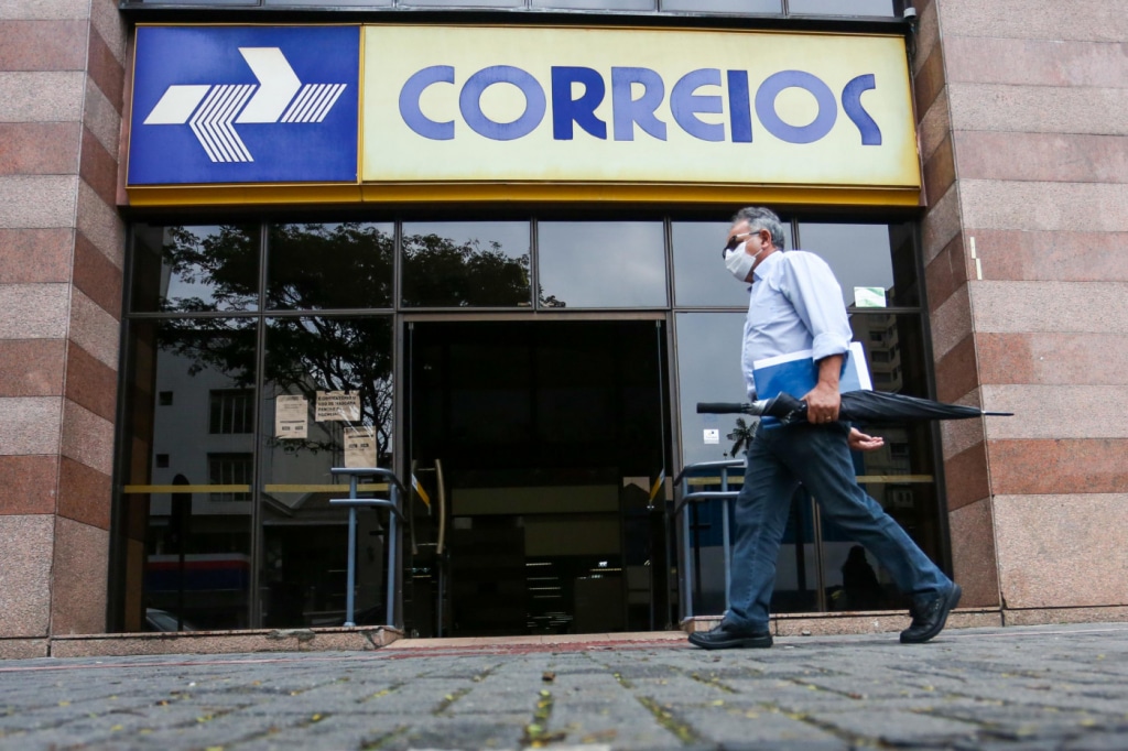 Crise Sem Fim: Presidente dos Correios Renuncia Após Estrondoso Prejuízo de R$ 1,7 Bilhão! Alcolumbre na Mira!