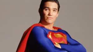 Dean Cain Rebate: 'Superman Não é Imigrante!'