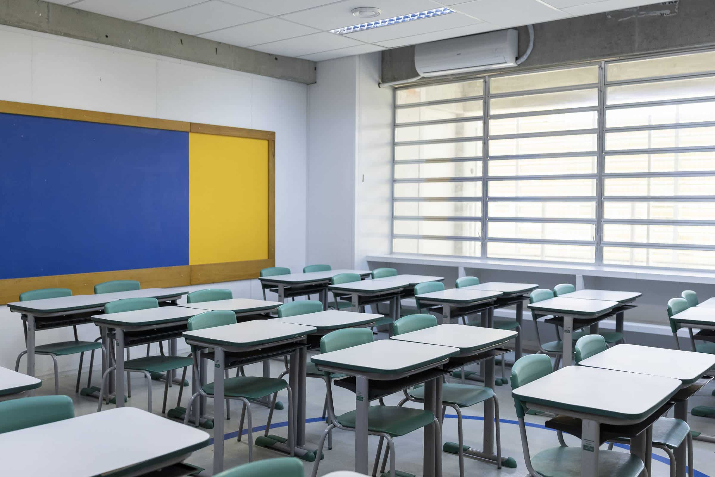 Desigualdade em Alta: Educação é a Chave, Não o IOF!