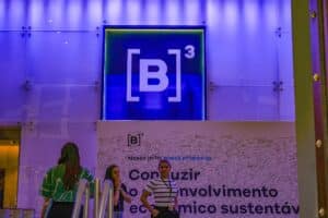 Dólar Dispara e Bolsa despenca: Tensão Brasil-EUA Explode!