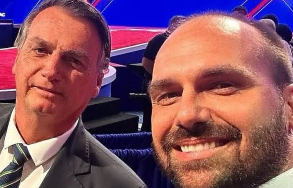 Eduardo Bolsonaro EXPLODE contra Tarcísio e Ratinho Jr: Cadê a Lealdade ao PAI?