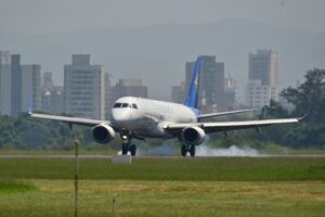 Embriagada de Sucesso: Embraer Bomba Com R$ 165,4 Bilhões em Pedidos no 2º Trimestre!