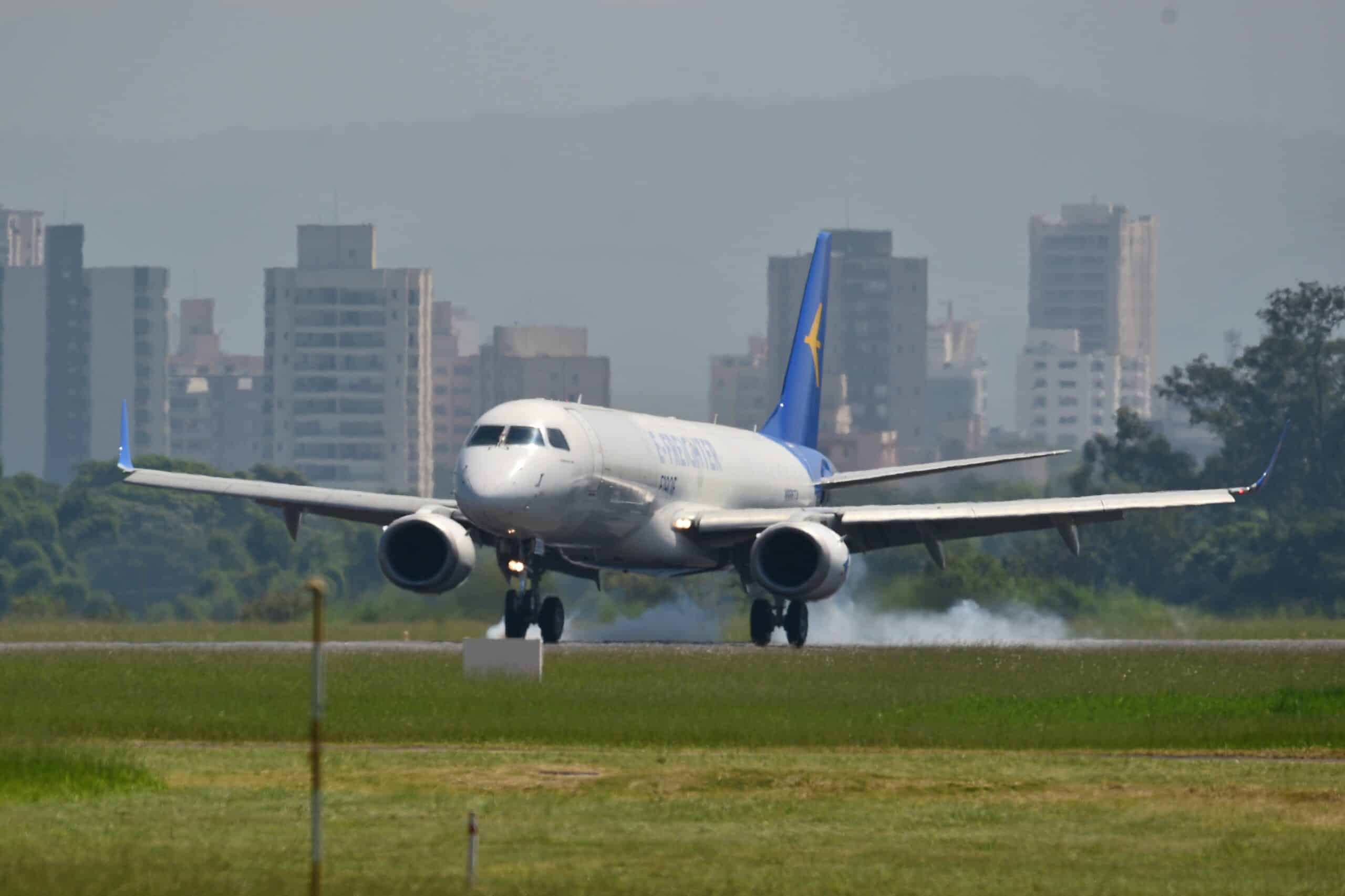 Embriagada de Sucesso: Embraer Bomba Com R$ 165,4 Bilhões em Pedidos no 2º Trimestre!