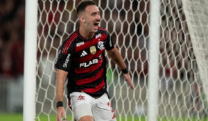 FLAMENGO ARRASA ATLÉTICO-MG NO MARACANÃ E ASSUME O TRONO DO BRASILEIRÃO!