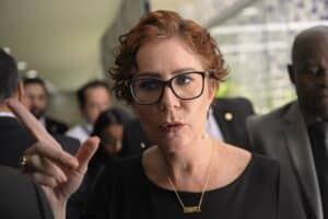 FUTURO INCERTO: O QUE ACONTECE AGORA COM CARLA ZAMBELLI APÓS A PRISÃO!