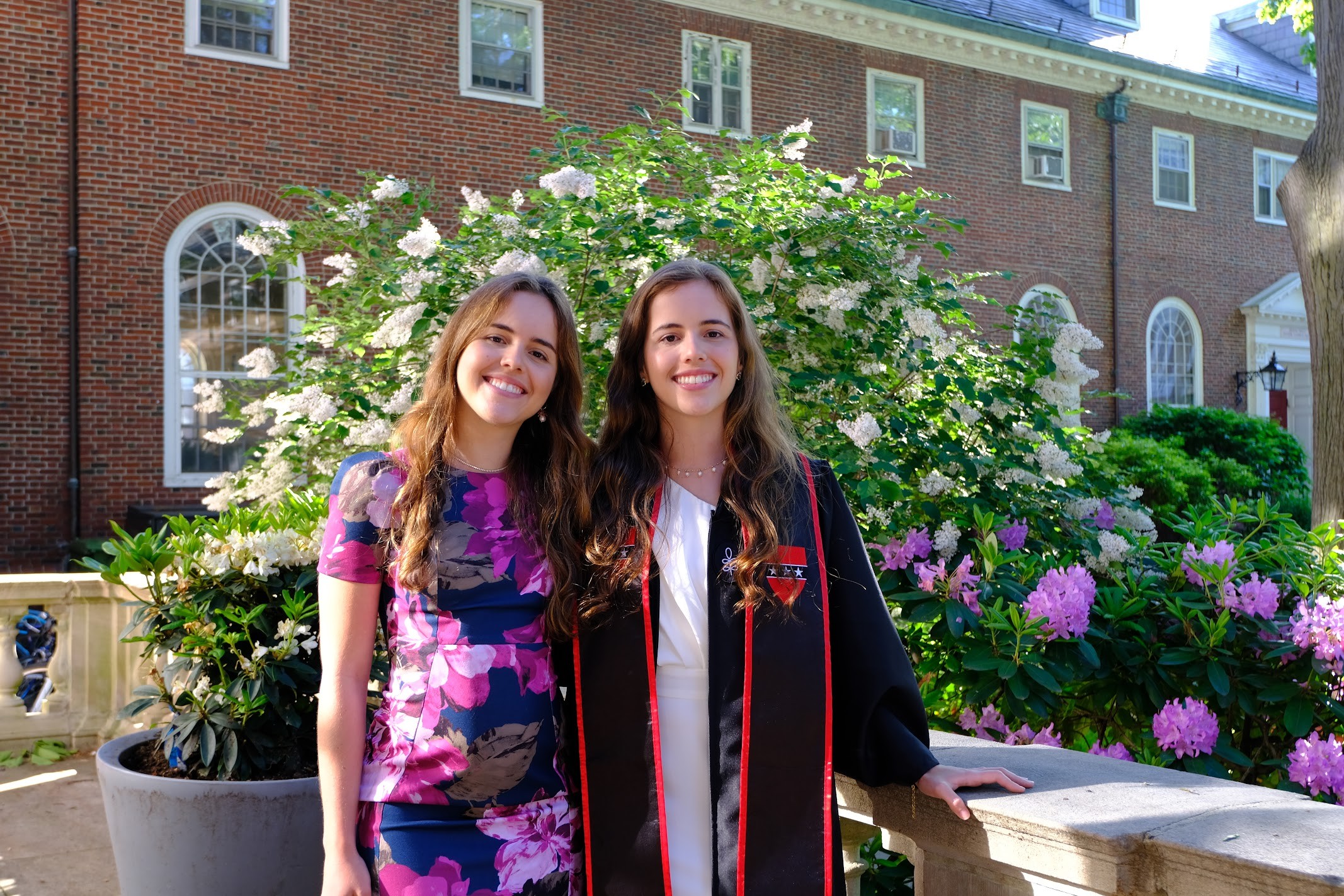 GÊMEAS FENOMENAIS: Aos 23, Irmã da Brasileira Com Nota Recorde em Harvard Encara Doutorado em Medicina!