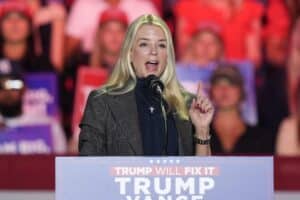Governo Trump Declare Guerra: Califórnia Sob Fogo por Atletas Trans em Competições Femininas!