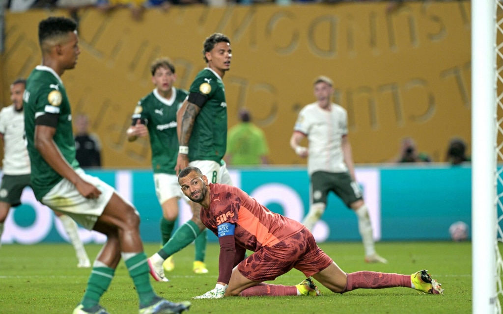 Indignação Total! Torcedores do Palmeiras Juram: 'Frango de Weverton é um Escândalo!'