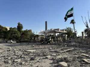 Israel DEVASTA Sede do Ministério da Defesa Sírio em Ataque IMPACTANTE!