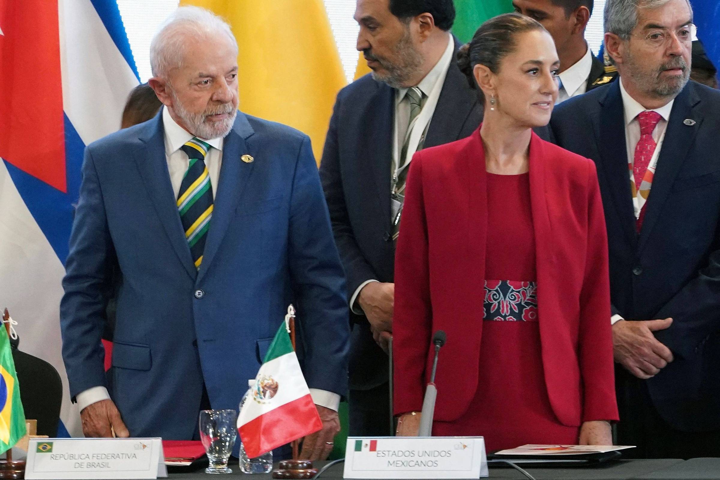 LUVA DO DESTINO: Lula Faz Chamada Bombástica ao Presidente do México! O Que Está em Jogo?