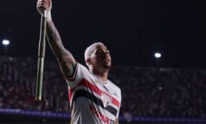 Luciano Brilha: São Paulo Destrói Corinthians em 3 Minutos e Retorna ao Topo do Brasileirão!