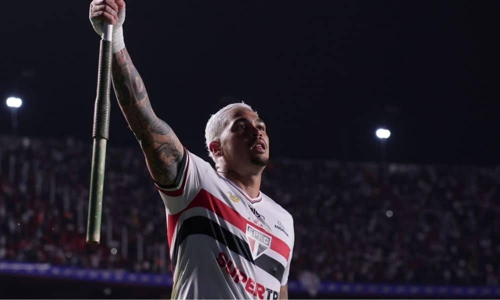 Luciano Brilha: São Paulo Destrói Corinthians em 3 Minutos e Retorna ao Topo do Brasileirão!
