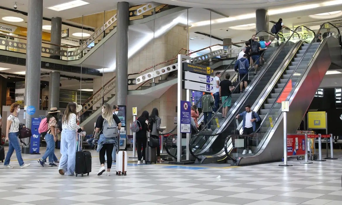Mercado Aéreo em Colapso: Crise Brasileira Chega ao Limite!