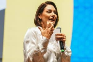 Michelle Bolsonaro Muda Título de Eleitor e Mirada Atenta ao Senado! Conspiração ou Estratégia?