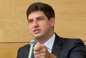 Prefeito Influencer João Campos Exige Controle Urgente das Redes Sociais!