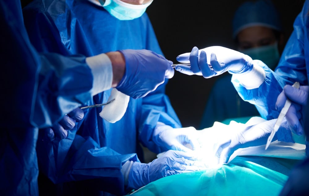 Robô Assassinato ou Salvação? IA Realiza Primeira Cirurgia em Humano!