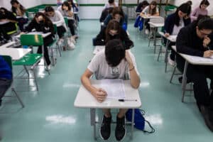 SC FICA PARA TRÁS: Menor Adesão ao Enem 2025 em Estudo Chocante!