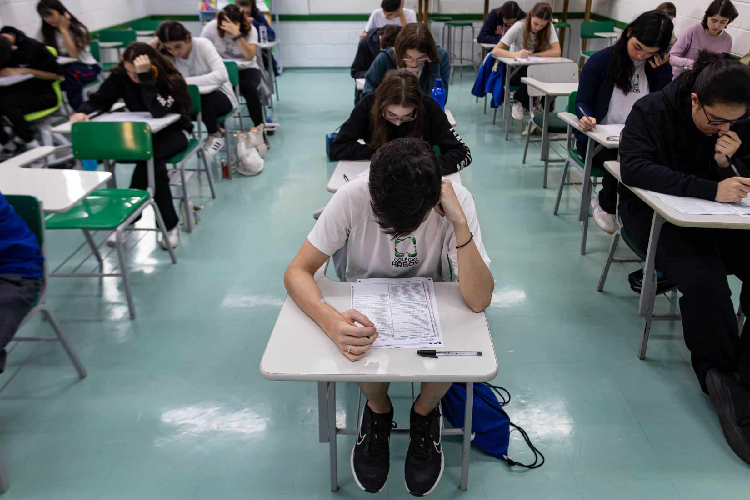 SC FICA PARA TRÁS: Menor Adesão ao Enem 2025 em Estudo Chocante!