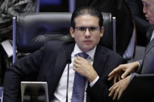 STF em Alerta! Gleisi Defende Hugo Motta em Batalha Explosiva!