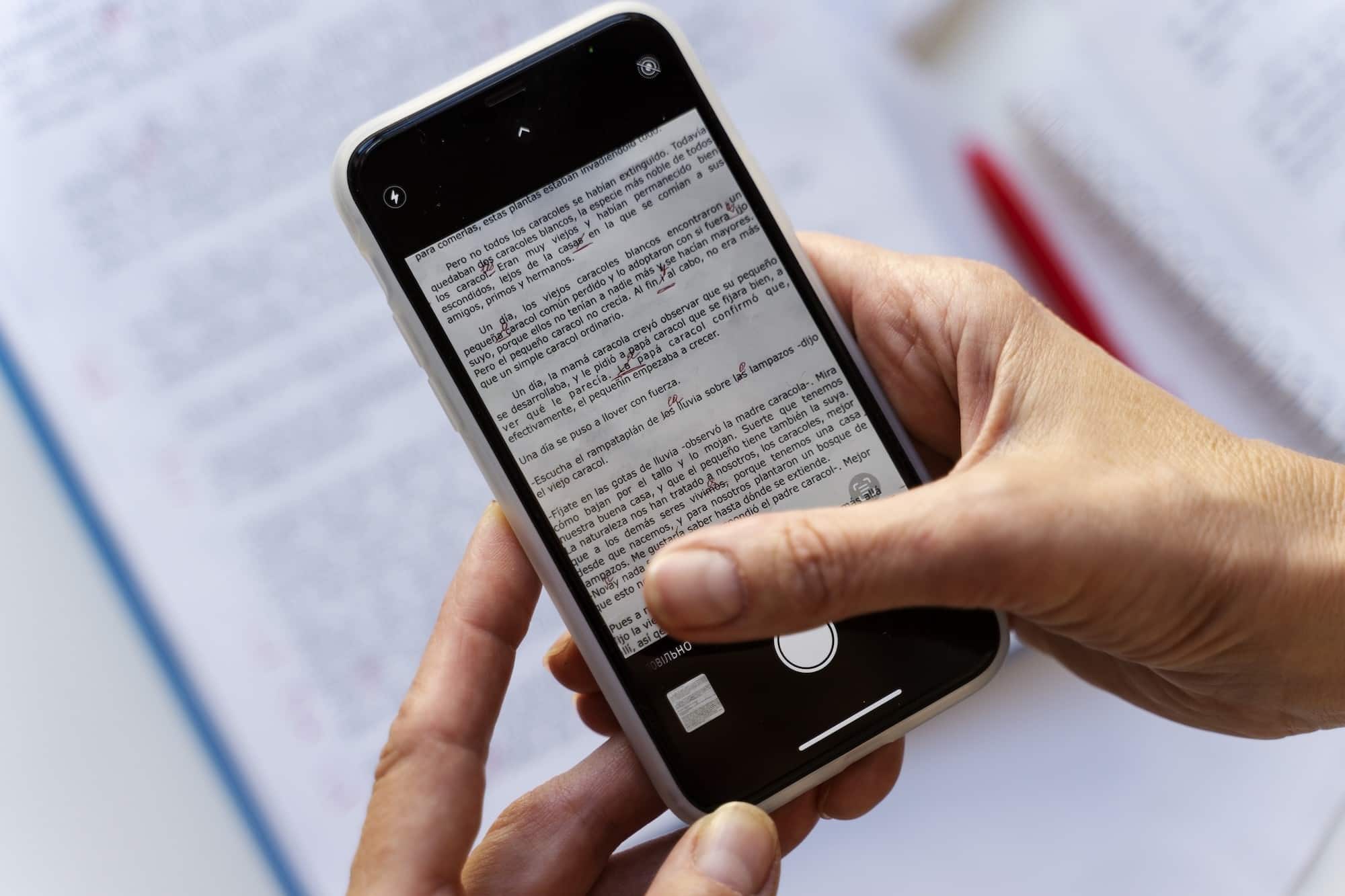 Seu Celular é uma Arma Secreta: Digitalize Documentos em Instantes!