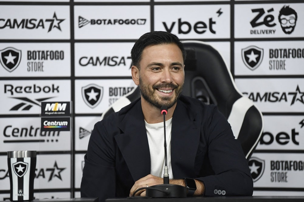 Surpreendente Revelação! Davide Ancelotti Fala Português Fluente e Desvenda Segredos da Relação com o Pai Enquanto Exalta o Botafogo!
