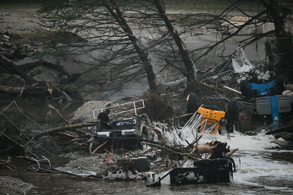 Tragédia no Texas: 32 Vítimas em Inundações Devastadoras!