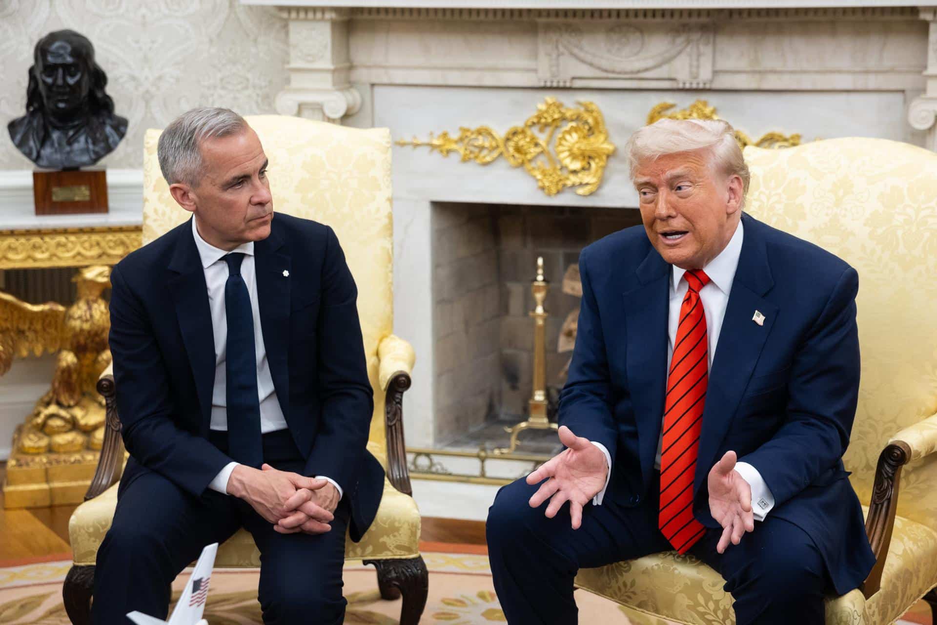 Trump LANÇA TARIFA CHOCANTE de 35% sobre o Canadá! O que vem a seguir?