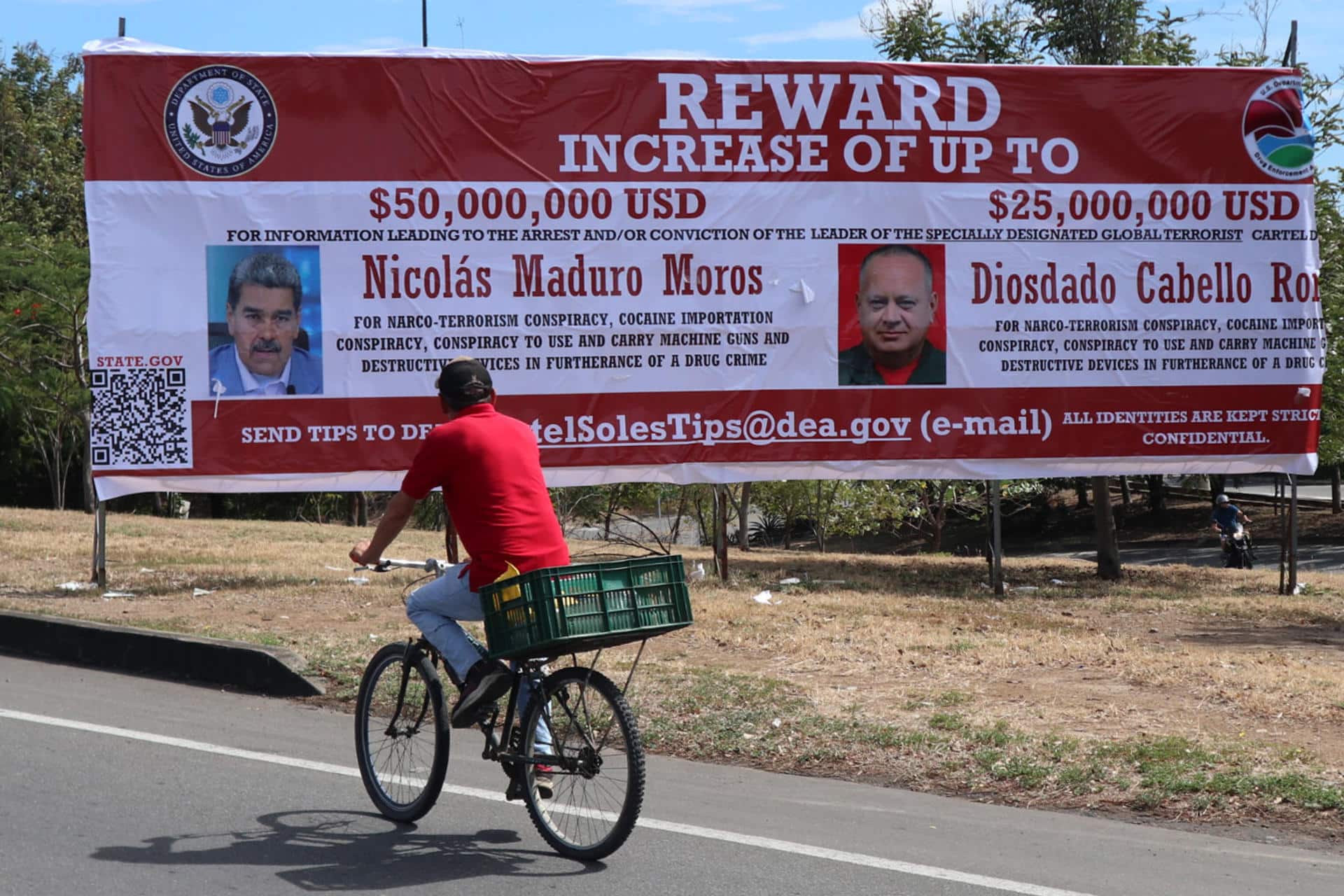 ALERTA MÁXIMO: Maduro Mobiliza 15 MIL SOLDADOS na Fronteira com a Colômbia!